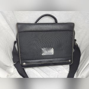 Valuation Preminum Leather Messenger Bag